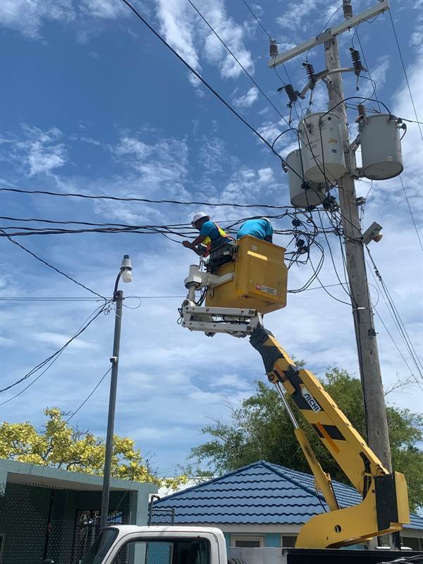 Bucket truck crew at work at Oil Factory, Clarendon