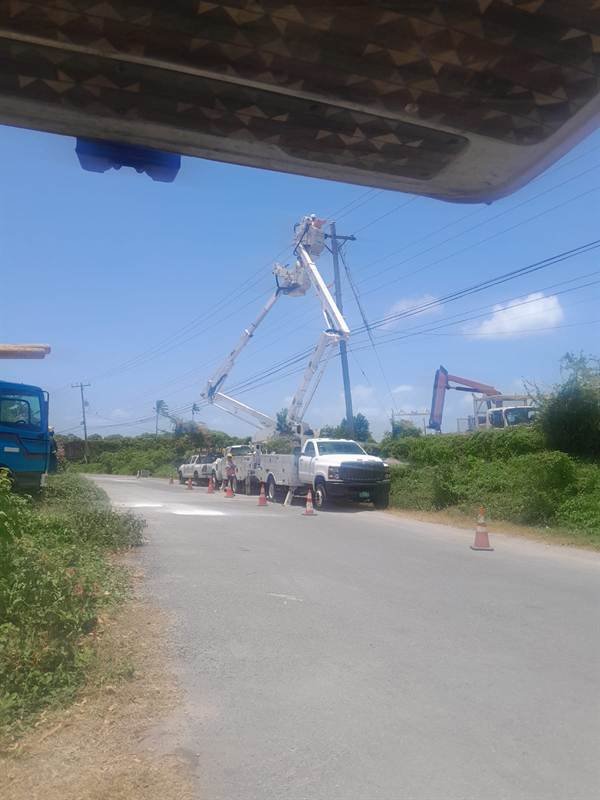 JPSCo bucket truck crew working on a utility pole